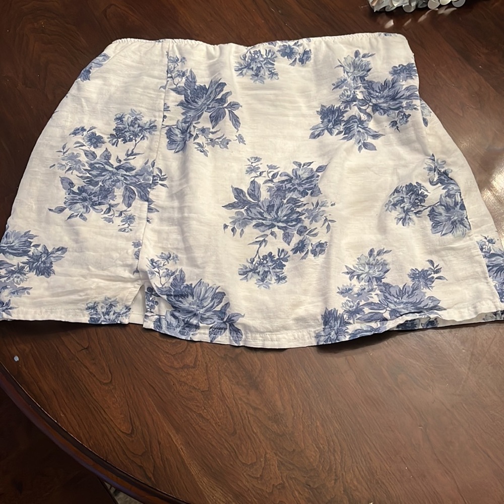 Super cute AE floral skirt!
